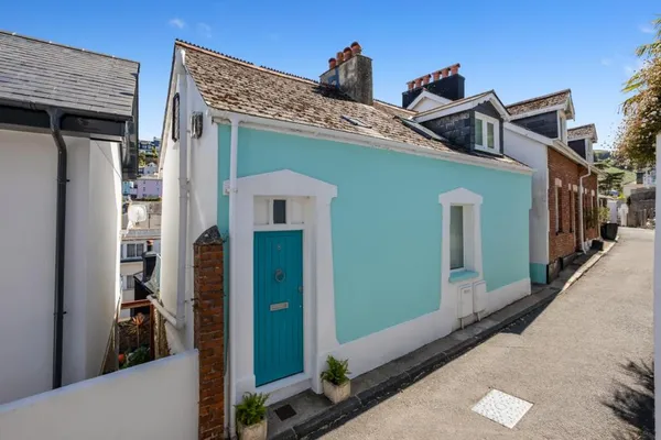 Diddy House exterior on Northford Road